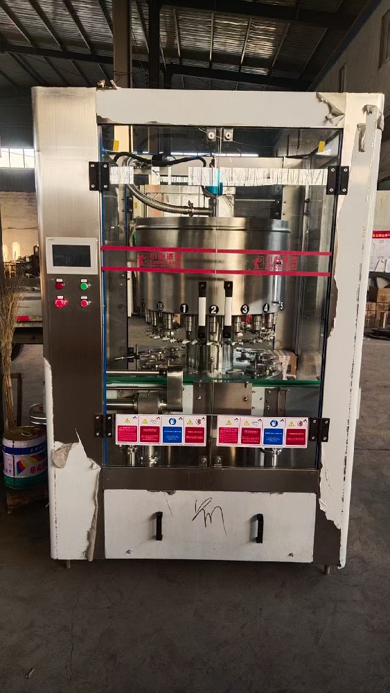 全自動(dòng)酒水體灌裝機(jī)